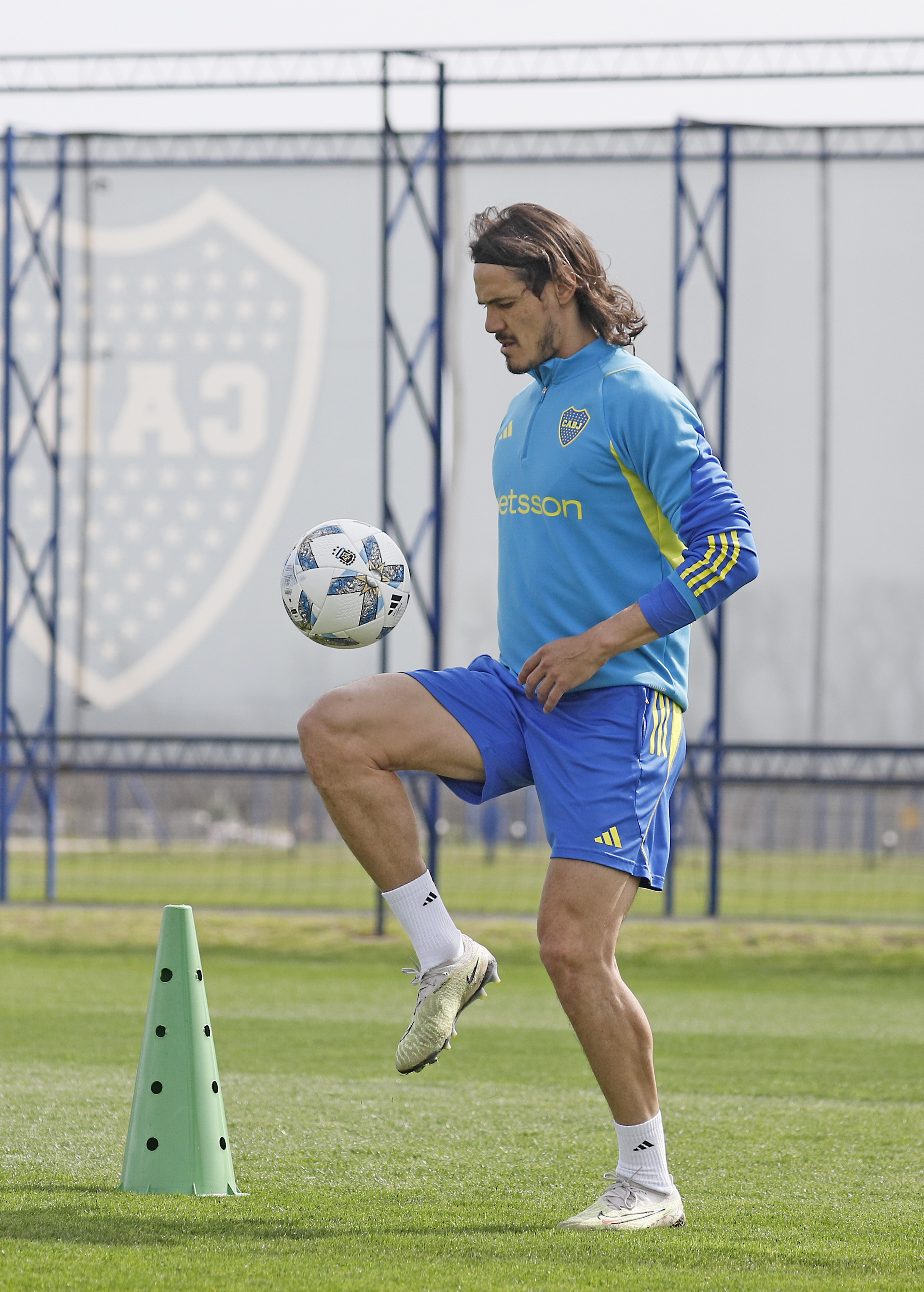 Cavani se entrenó con normalidad.