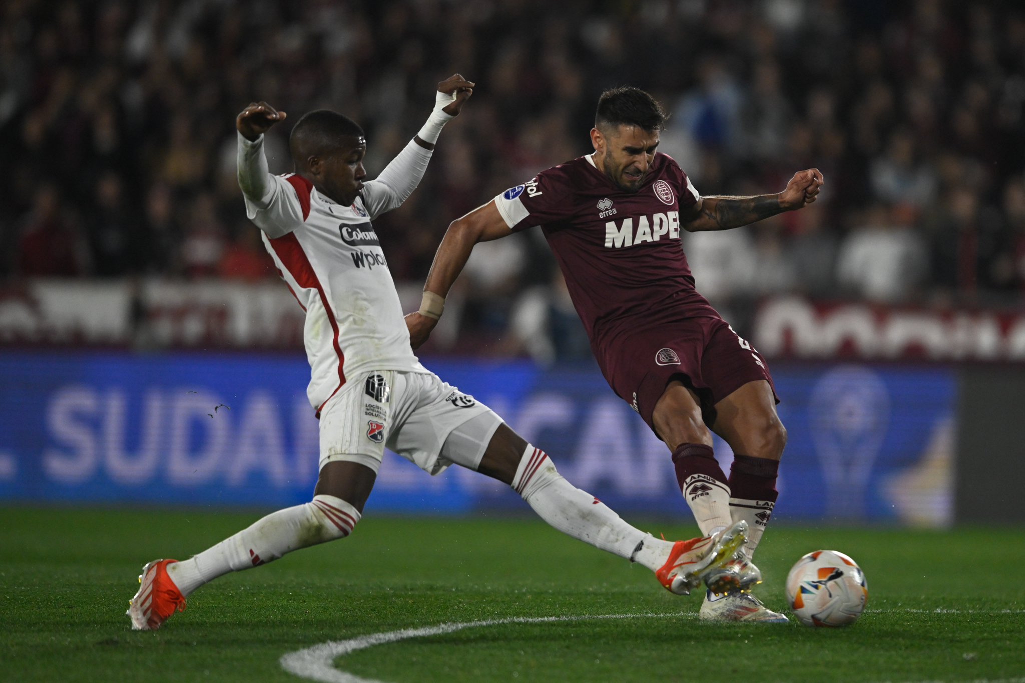 Lanús no pudo doblegar a la defensa colombiana.