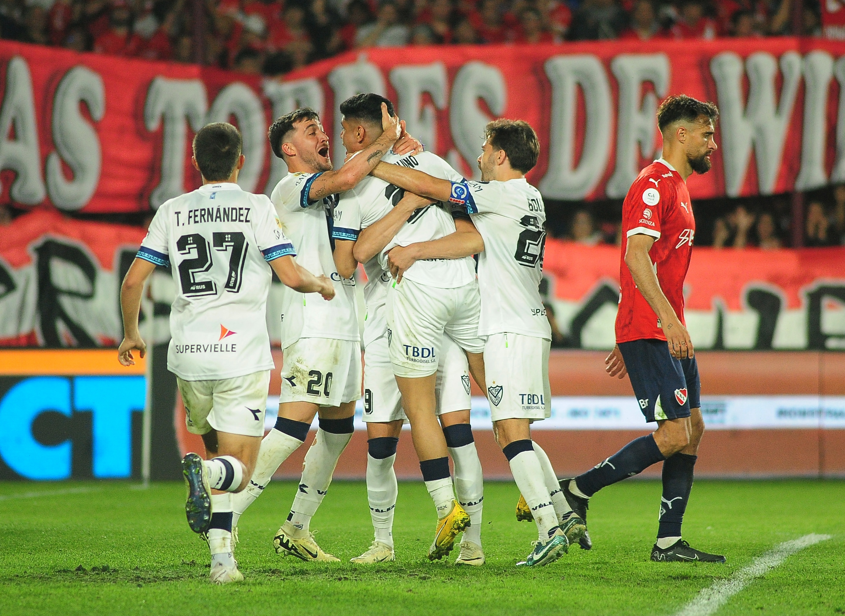 Vélez festeja su pase a semifinales.