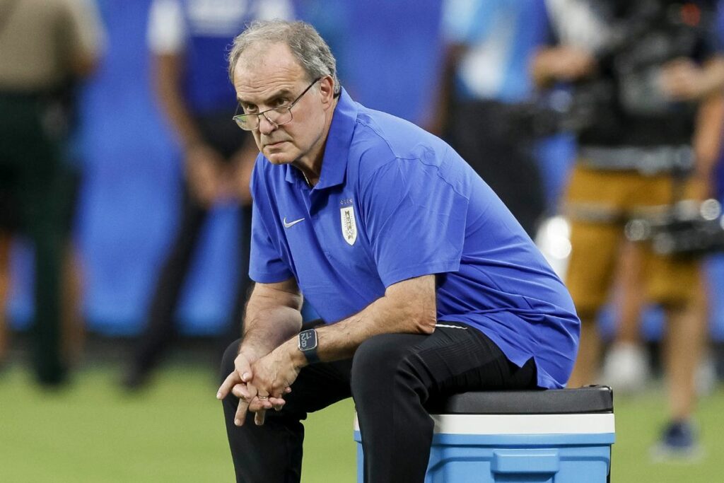 Bielsa enfrenta el conflicto que desató Suárez.