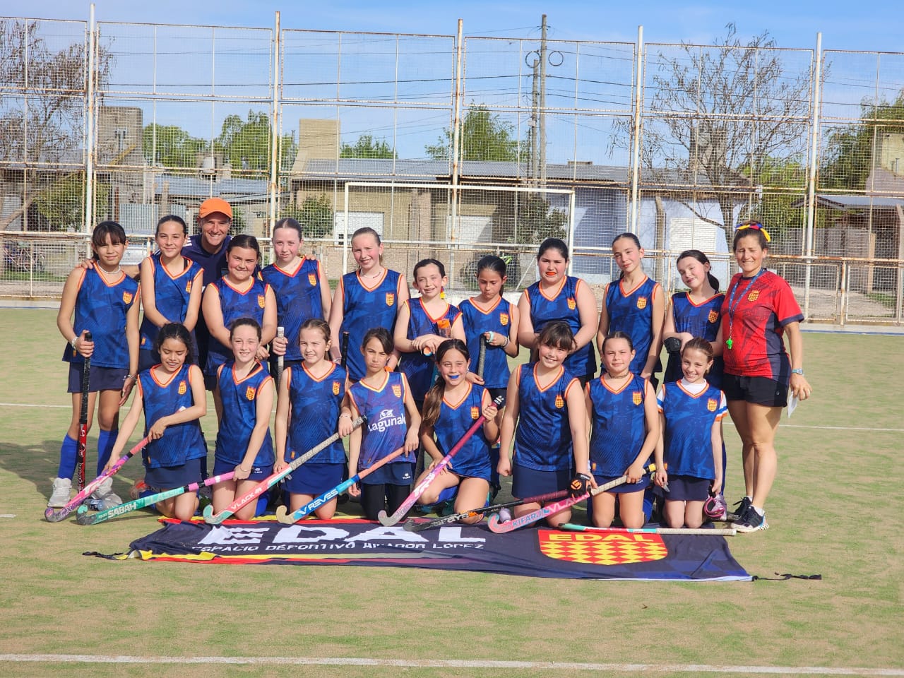 Las chicas del hockey del Club EDAL.