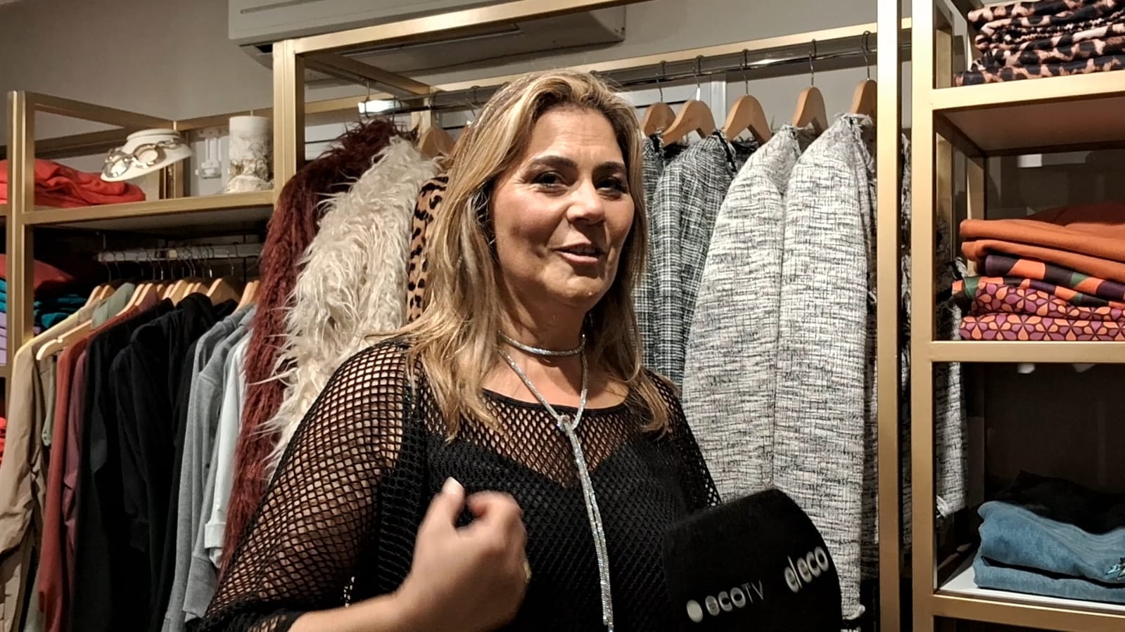 Mónica Ruiz, diseñadora de modas, inauguró su nuevo showroom.