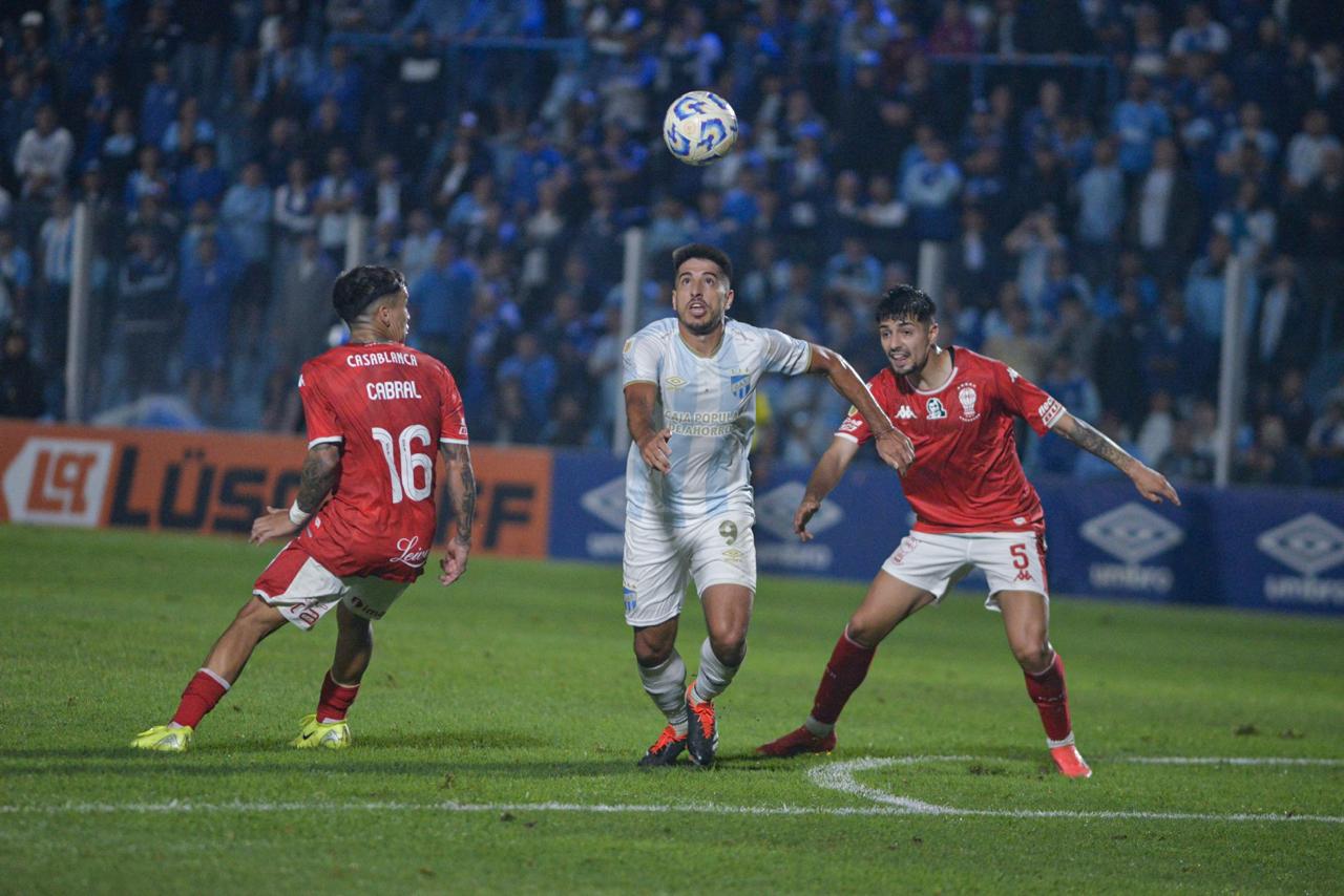 Huracán dejó escapar su chance de subir a la punta.