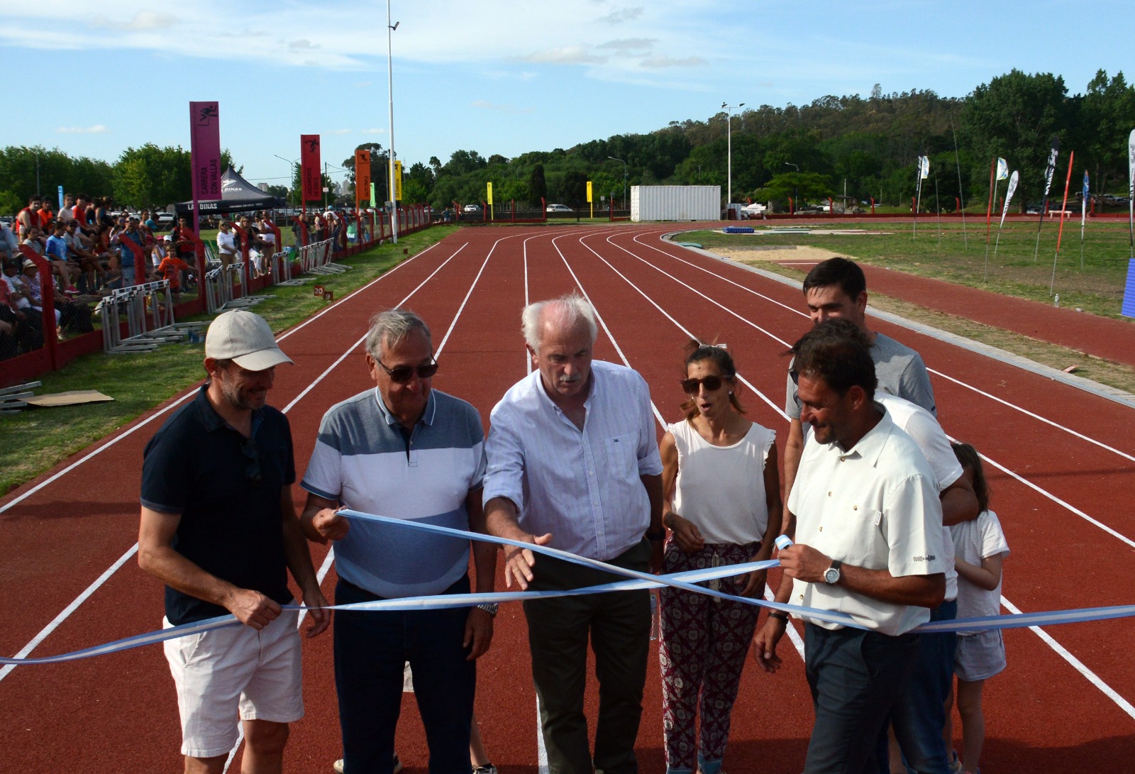 Se inauguró la pista sintética, una obra millonaria pero necesaria para fortalecer el deporte local