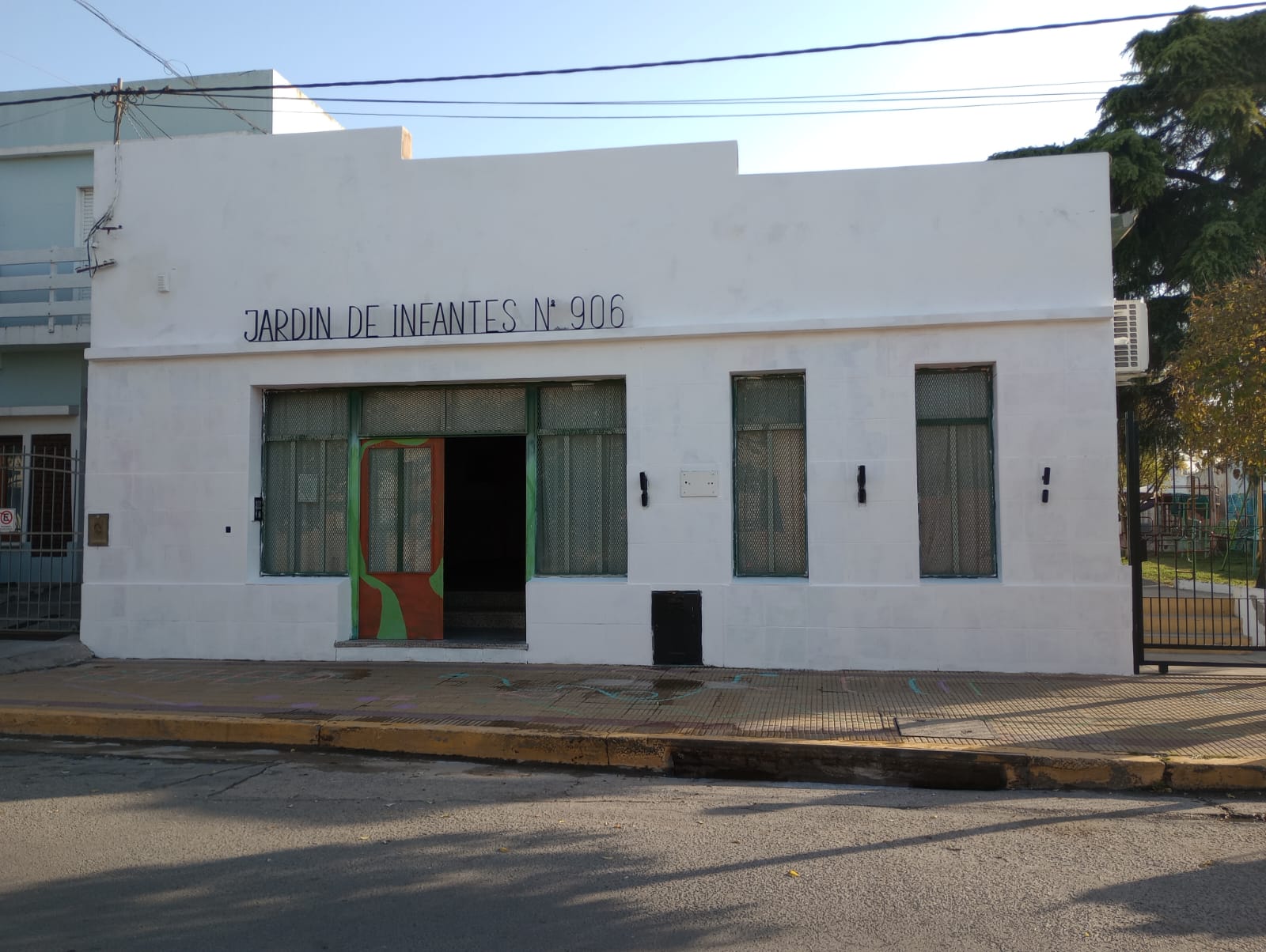 El Jardín está en Cabral Nro. 654.