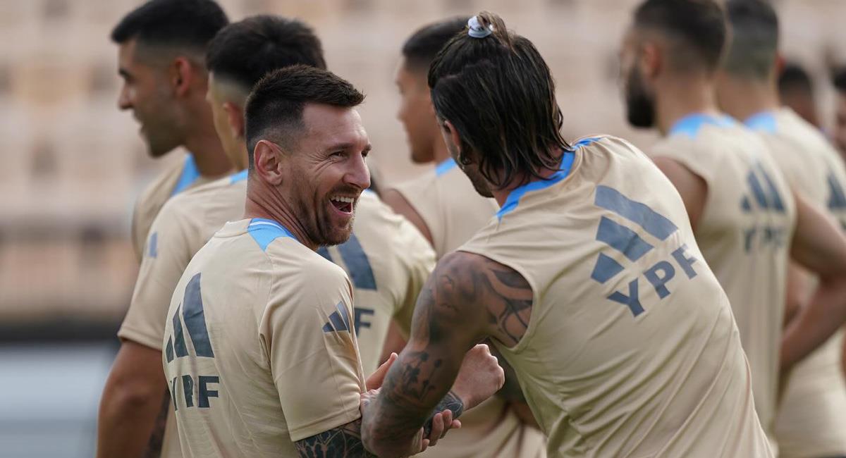 Messi y De Paul, en la última práctica de Argentina.