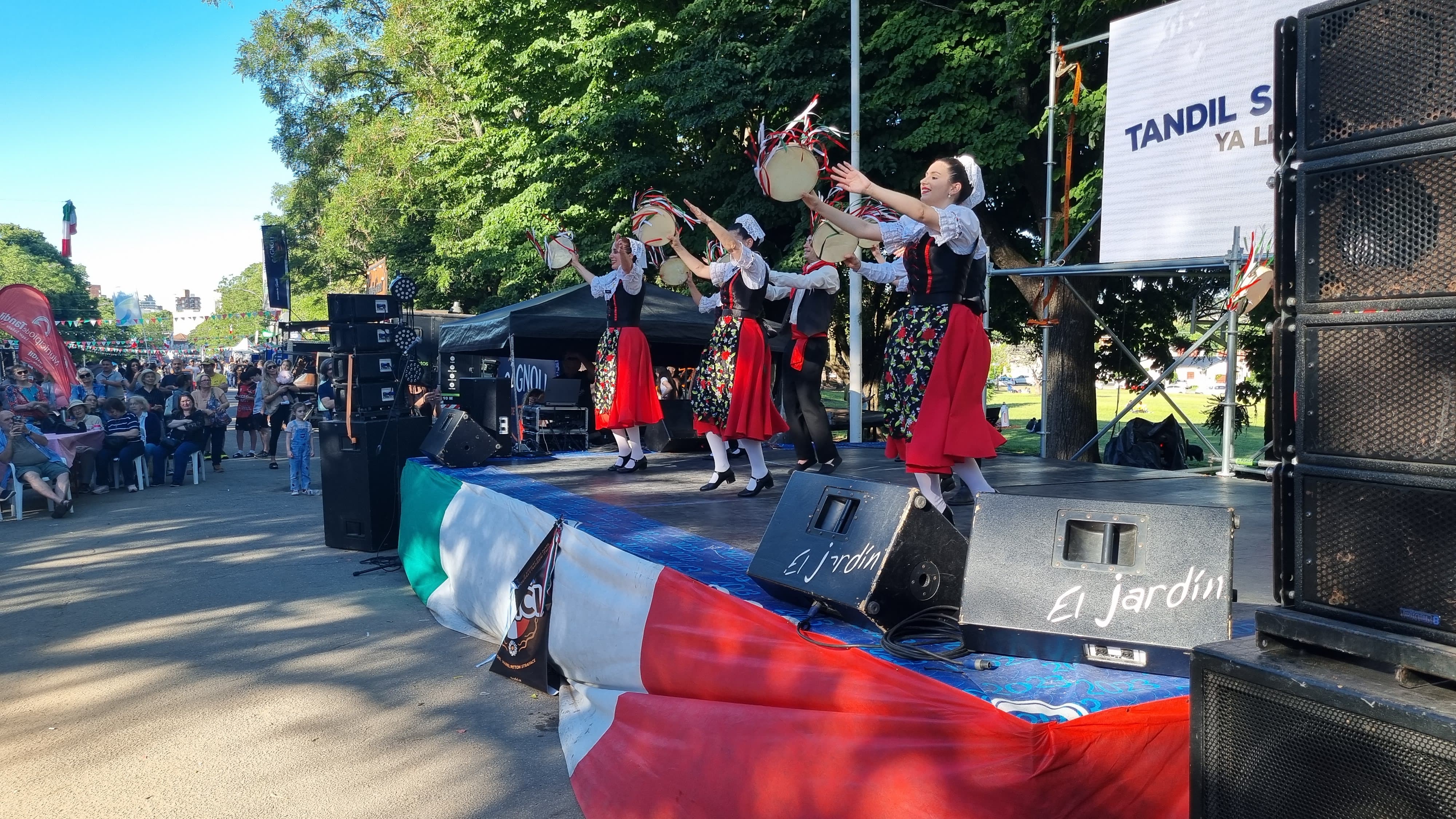 El ballet Radici hizo bailar a todos los presentes con ritmos italianos.