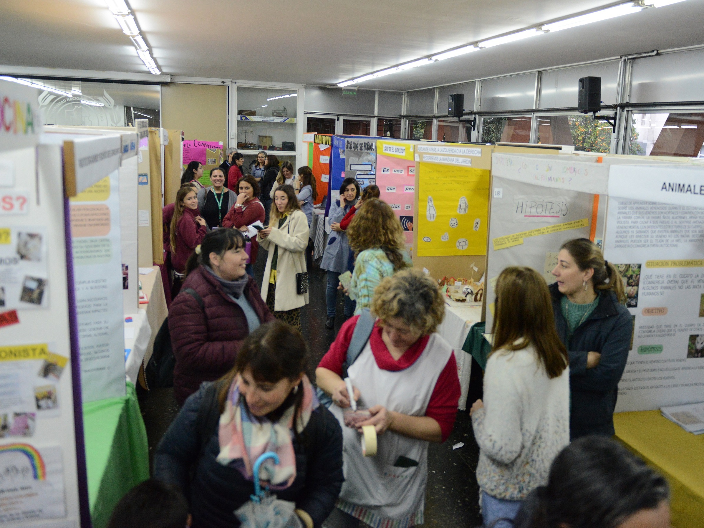 Feria de Ciencias: el CCU a pleno con cientos de estudiantes mostrando ...