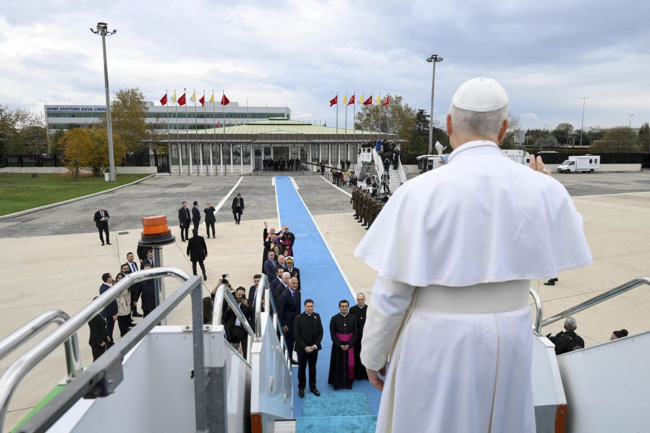 El papa León XIV llamó a la unidad y la paz en su despedida de Turquía